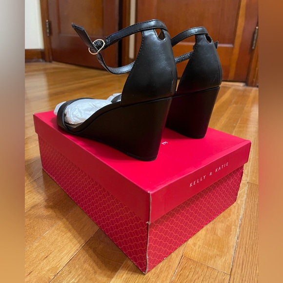 Kelly & Katie Black Wedge Sandals - Picture 3 of 4